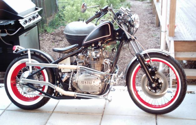 Click to view full size image
 ============== 
This is my finished bike. When i bought it it allready had been hardtailed so me and dad basically restored it as well as putting on a new exhaust, forward controls ect. I sprayed the tank, fender and frame myself and had dad help my with the matal fabrication.
