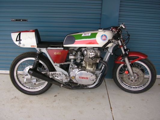 Click to view full size image
 ============== 
1972 XS 650
Road racer, mikuni carbs, 18