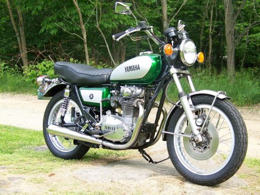 Click to view full size image
 ============== 
1975 Yamaha XS650
Front right shot after restoration......
