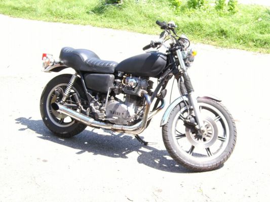 Click to view full size image
 ============== 
Rons 1978 xs650 300 dollar bike!!
First summer... 2009 Stored 6 years, cleaned carbs, fresh coat of flat black and she is good!! (For now)
