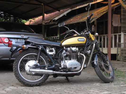 Click to view full size image
 ============== 
My Yamaha XS 650 197X
This is the condition when I bought it
